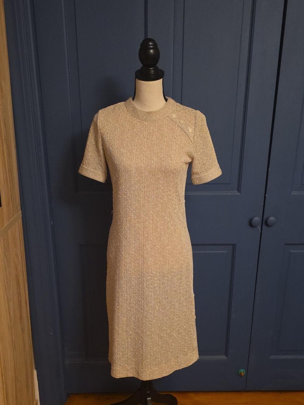 EUC Vintage Beige And White Knit Mod Midi Shift Dress with Button Accents Sz 6